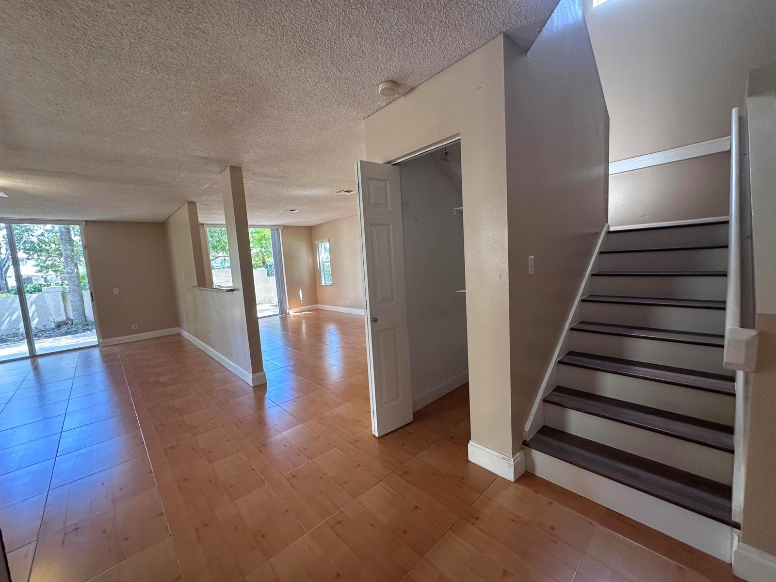 Listing photo 5 for 9761 NW 2nd Street, Coral Springs, FL, 33071