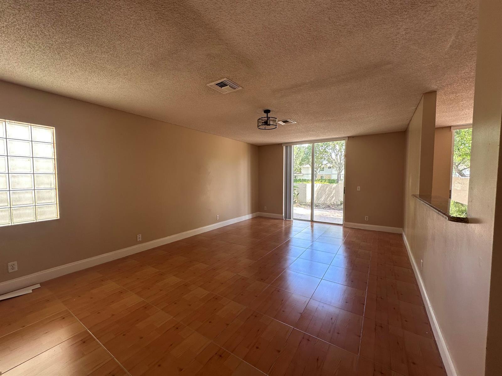 Listing photo 7 for 9761 NW 2nd Street, Coral Springs, FL, 33071