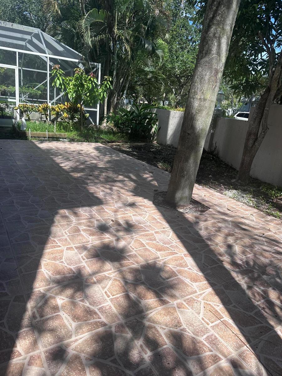 Listing photo 9 for 9761 NW 2nd Street, Coral Springs, FL, 33071
