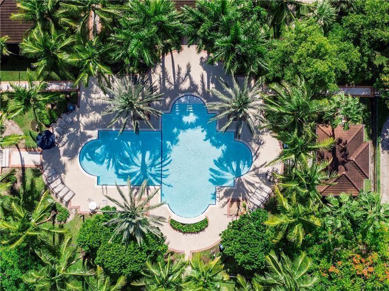 Listing photo 2 for 8020 N NOB HILL Road Unit#206, Tamarac, FL, 33321