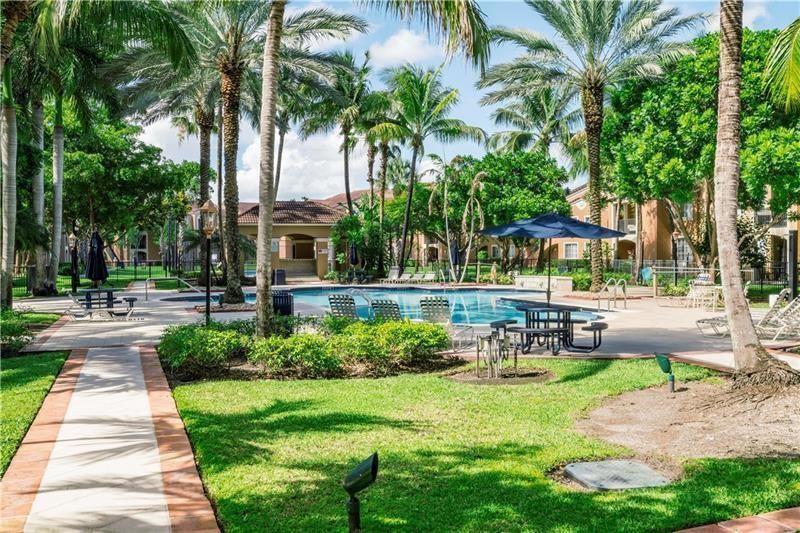 Listing photo 12 for 8020 N NOB HILL Road Unit#206, Tamarac, FL, 33321