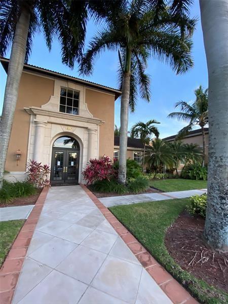 Listing photo 13 for 8020 N NOB HILL Road Unit#206, Tamarac, FL, 33321