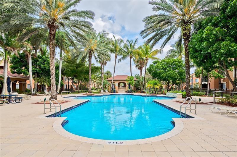 Listing photo 15 for 8020 N NOB HILL Road Unit#206, Tamarac, FL, 33321