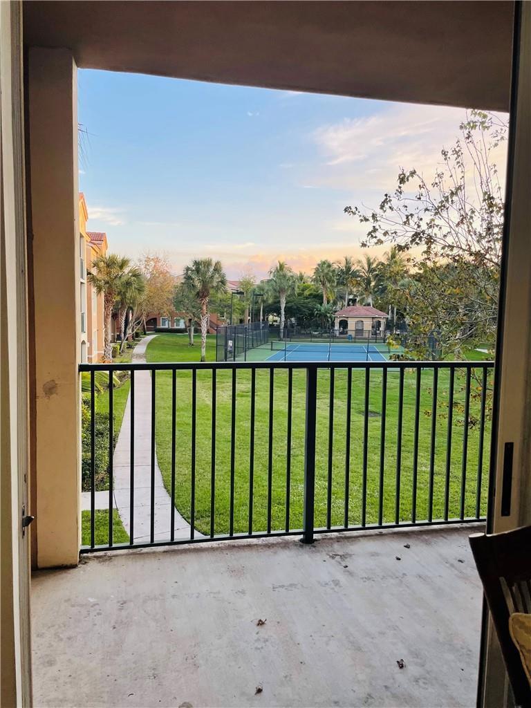 Listing photo 3 for 8020 N NOB HILL Road Unit#206, Tamarac, FL, 33321
