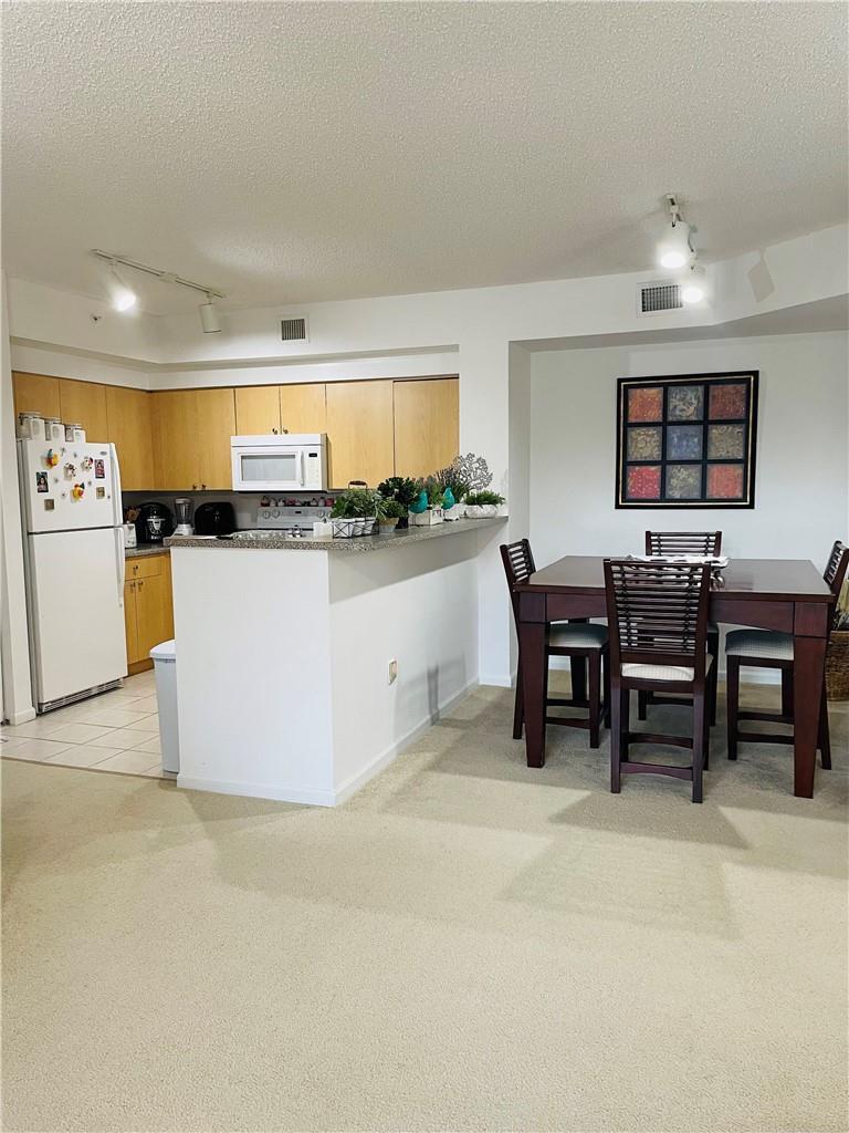 Listing photo 4 for 8020 N NOB HILL Road Unit#206, Tamarac, FL, 33321