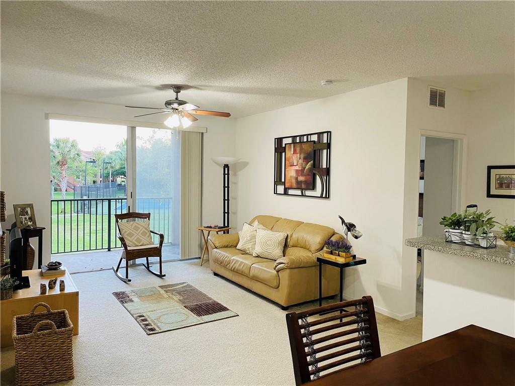 Listing photo 5 for 8020 N NOB HILL Road Unit#206, Tamarac, FL, 33321