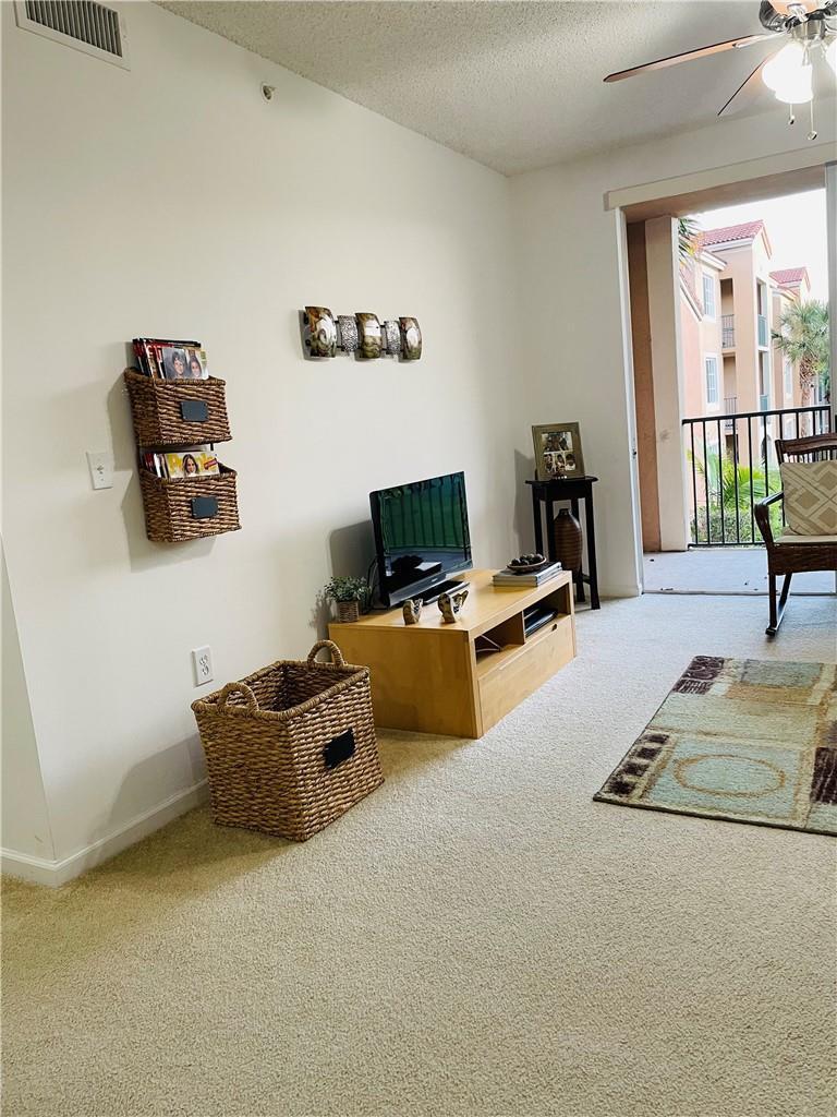 Listing photo 10 for 8020 N NOB HILL Road Unit#206, Tamarac, FL, 33321