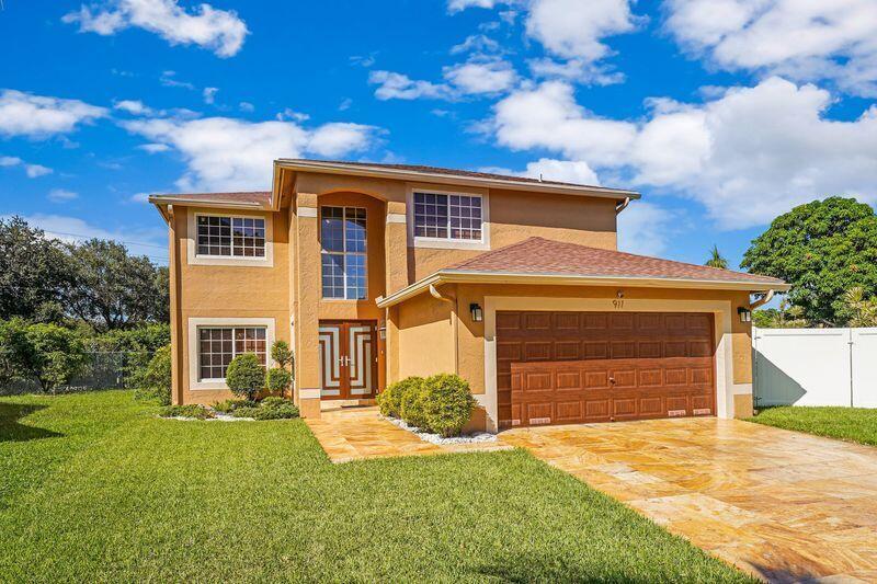 Listing photo 1 for 911 SW 87th Avenue, Pembroke Pines, FL, 33025