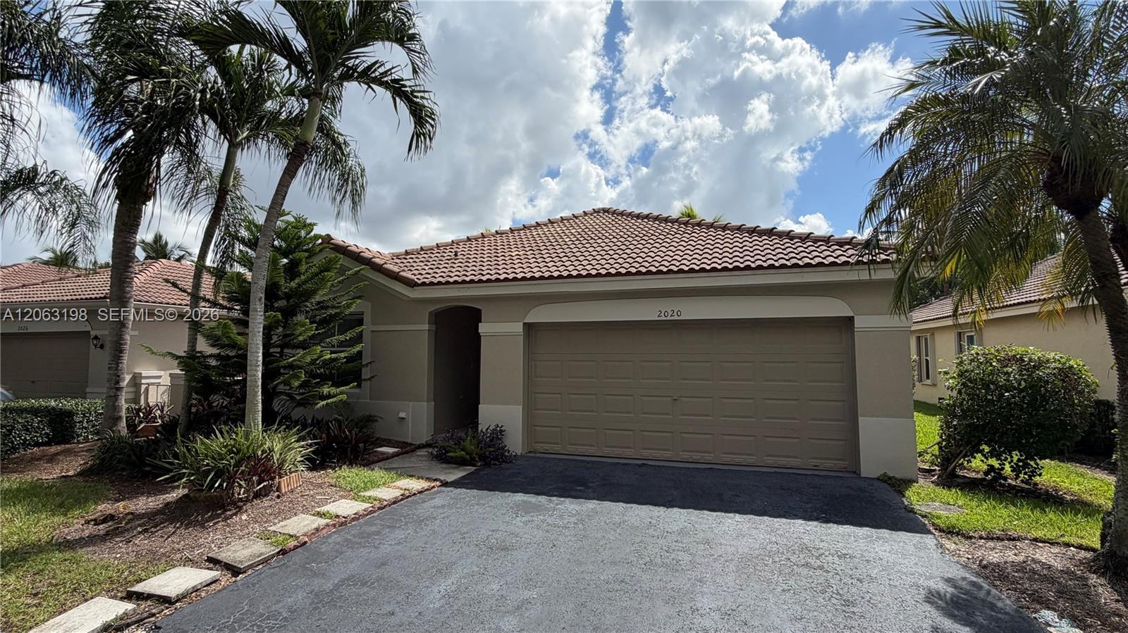 Listing photo 1 for 2020 Andromeda Ln Unit#2020, Weston, FL, 33327