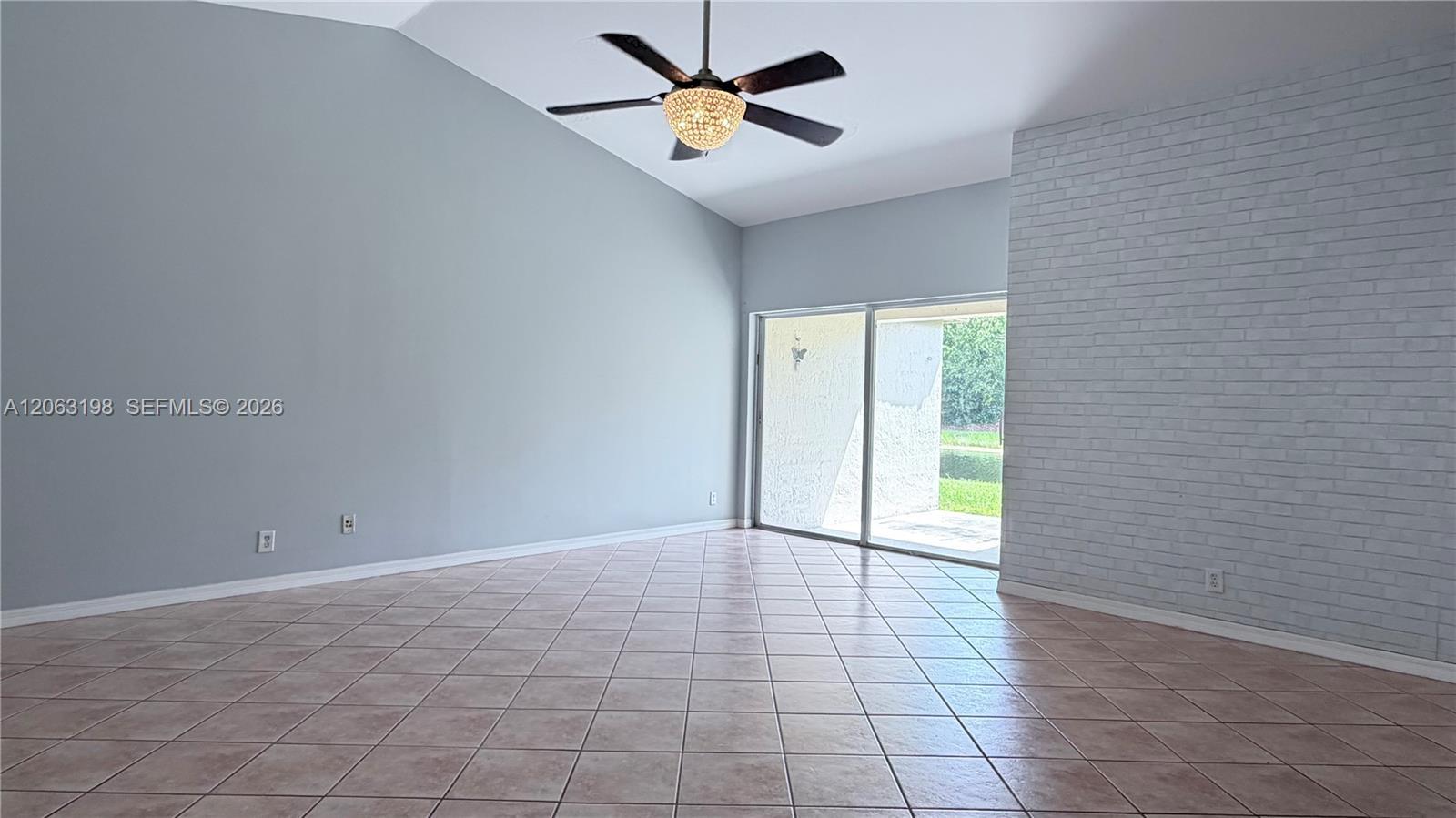 Listing photo 12 for 2020 Andromeda Ln Unit#2020, Weston, FL, 33327