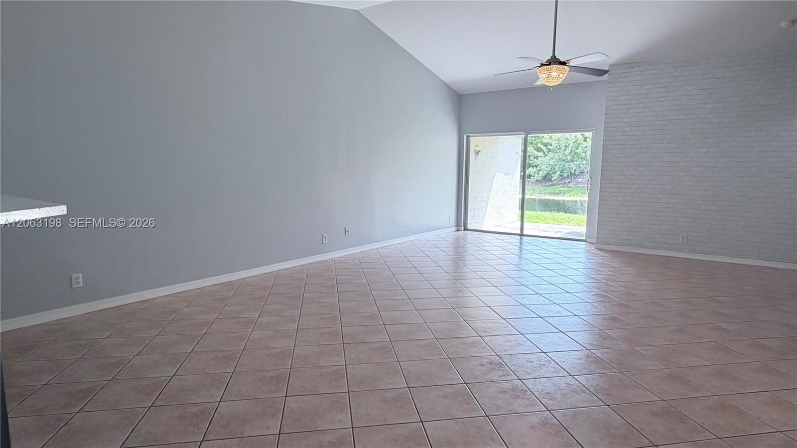 Listing photo 13 for 2020 Andromeda Ln Unit#2020, Weston, FL, 33327