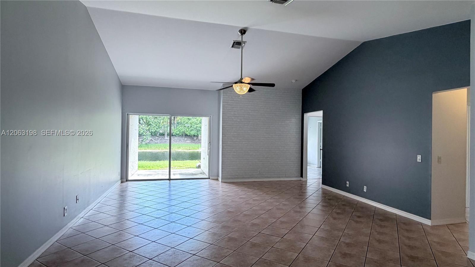 Listing photo 14 for 2020 Andromeda Ln Unit#2020, Weston, FL, 33327