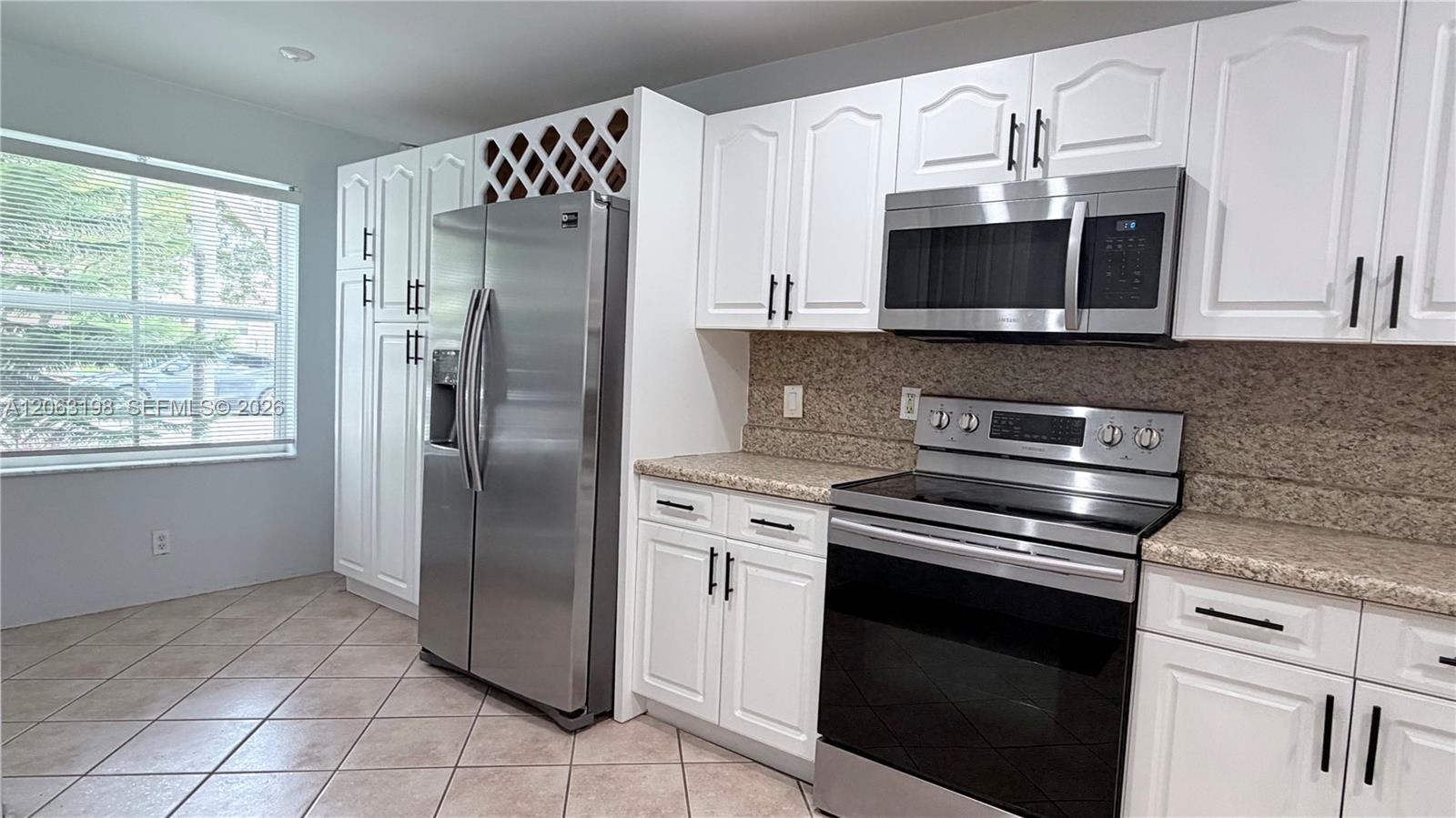 Listing photo 4 for 2020 Andromeda Ln Unit#2020, Weston, FL, 33327