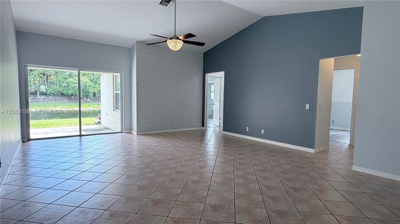 Listing photo 6 for 2020 Andromeda Ln Unit#2020, Weston, FL, 33327