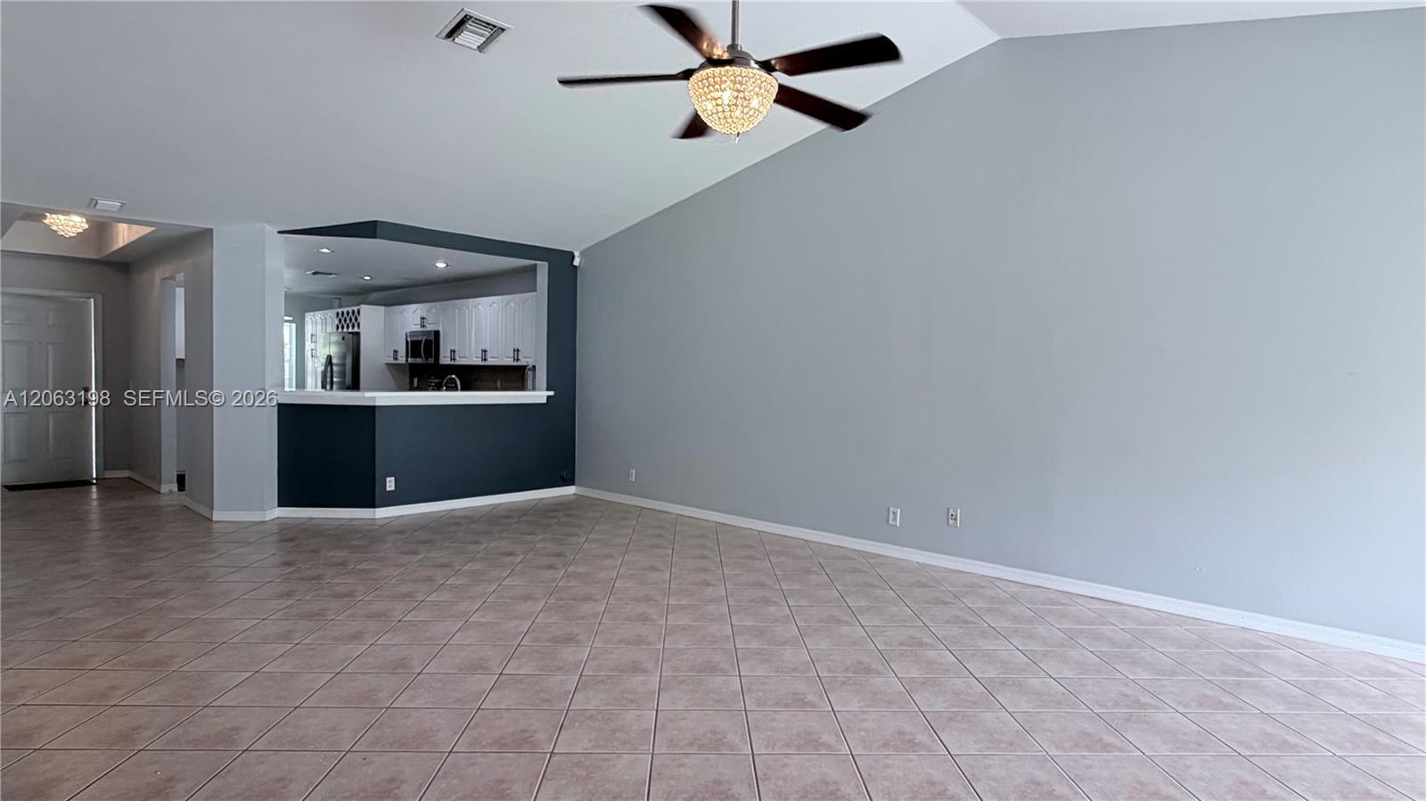 Listing photo 7 for 2020 Andromeda Ln Unit#2020, Weston, FL, 33327