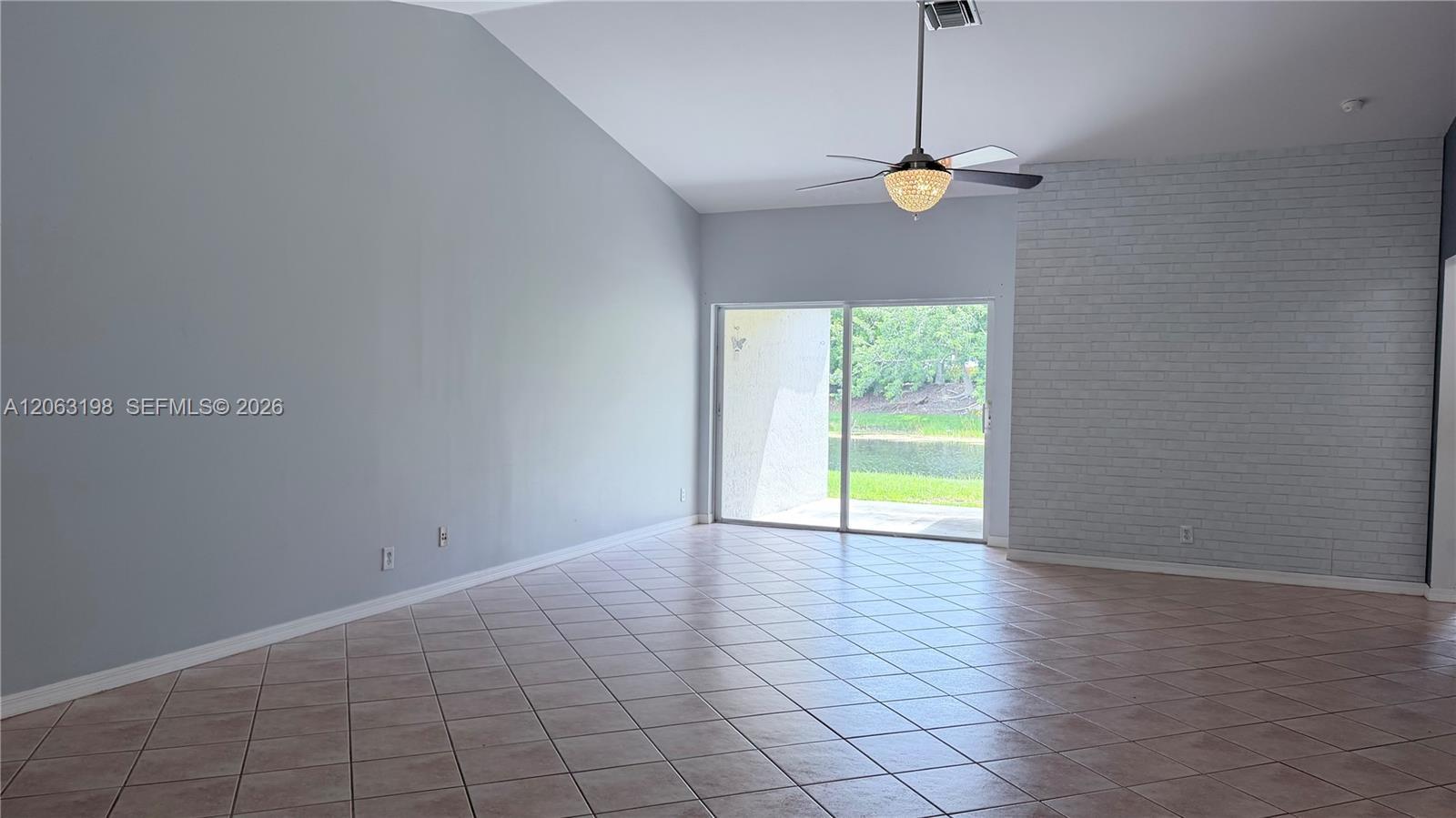 Listing photo 8 for 2020 Andromeda Ln Unit#2020, Weston, FL, 33327