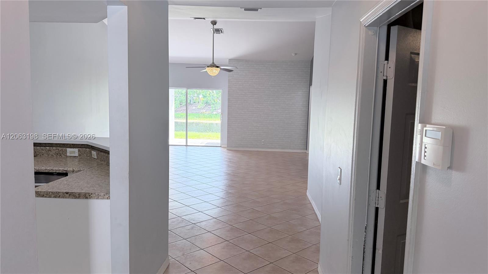 Listing photo 9 for 2020 Andromeda Ln Unit#2020, Weston, FL, 33327
