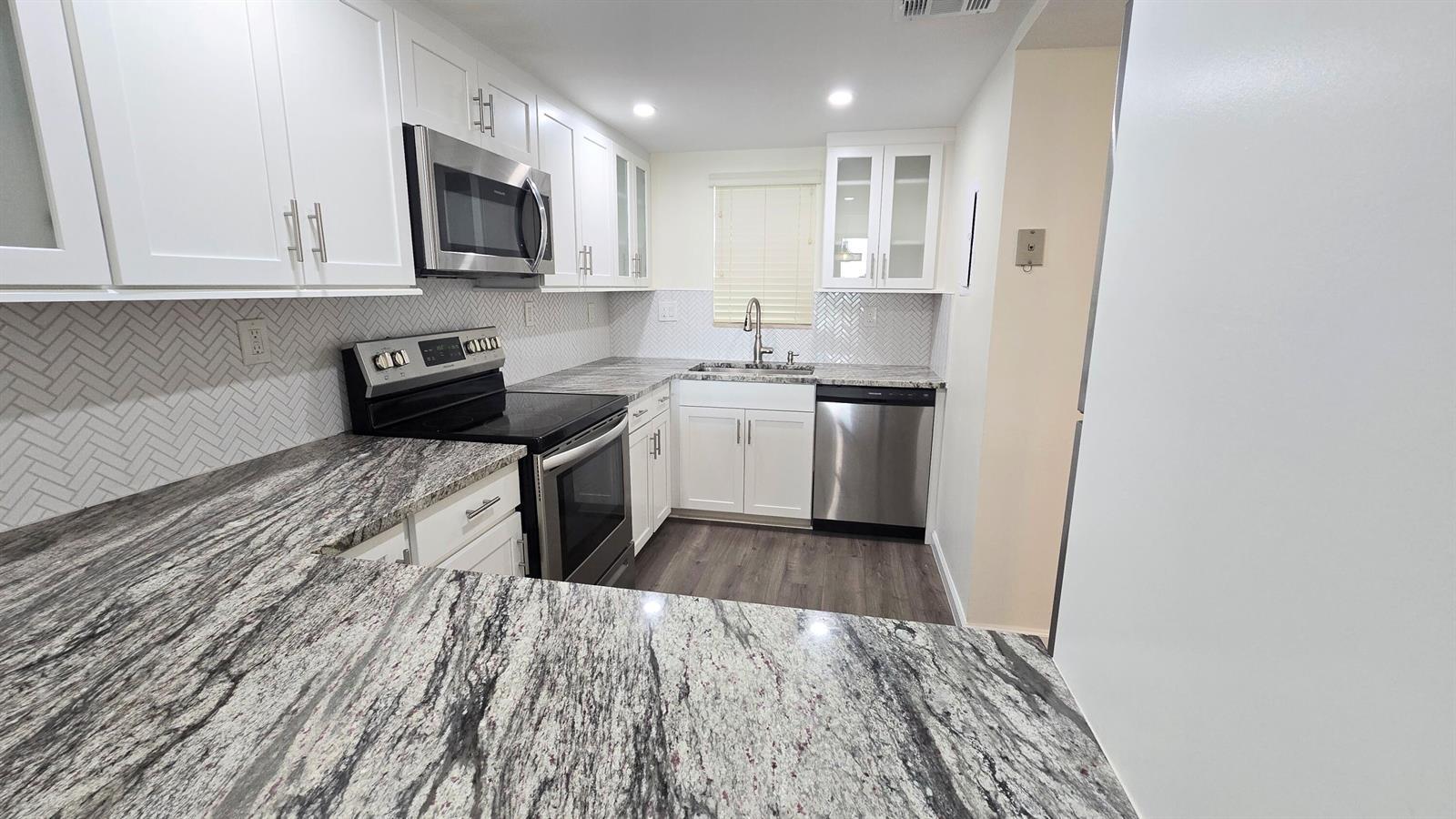 Listing photo 2 for 3100 W ROLLING HILLS Circle Unit#609, Davie, FL, 33328