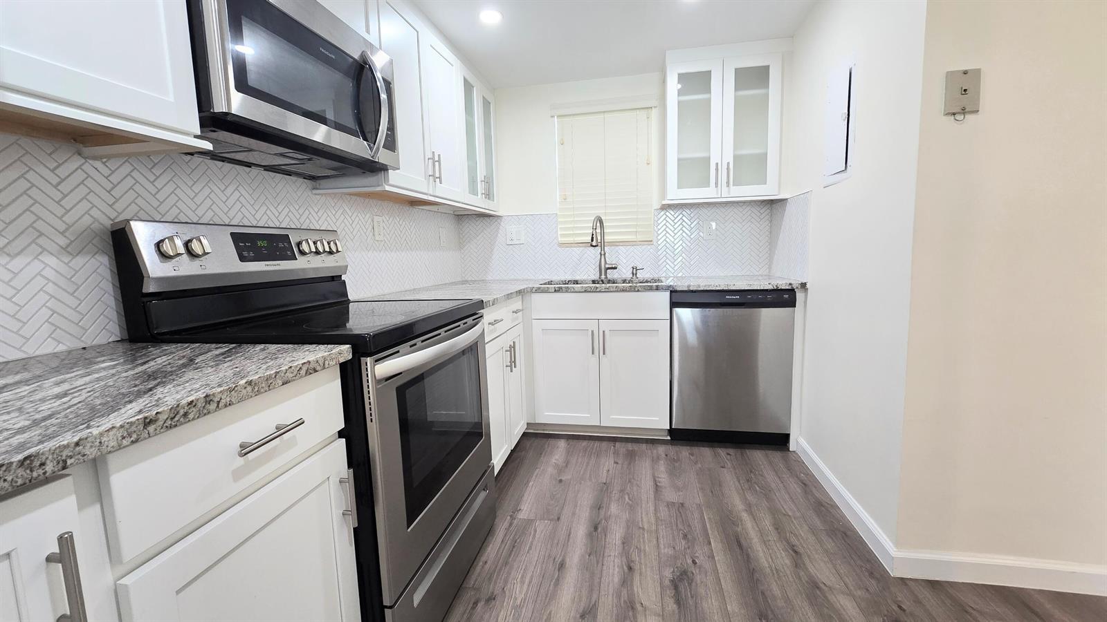 Listing photo 3 for 3100 W ROLLING HILLS Circle Unit#609, Davie, FL, 33328