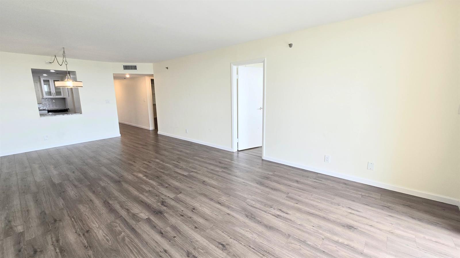 Listing photo 8 for 3100 W ROLLING HILLS Circle Unit#609, Davie, FL, 33328