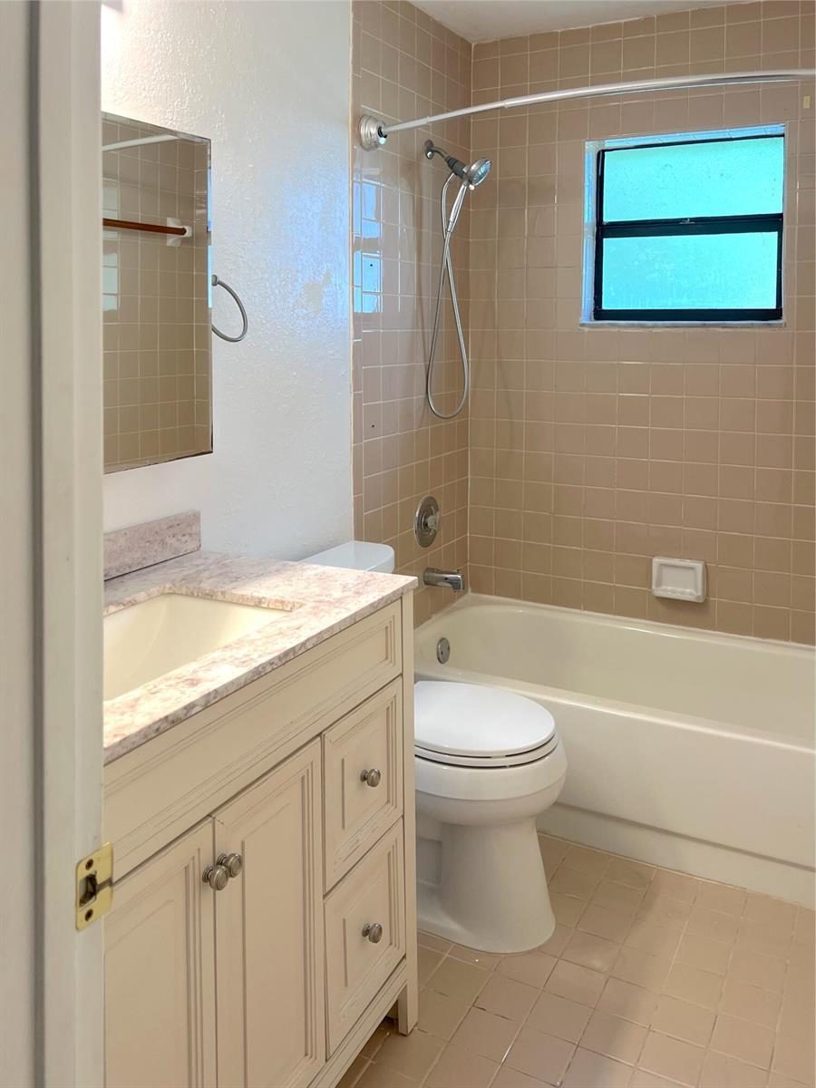 Listing photo 11 for 3692 NW 95TH Terrace Unit#7M, Sunrise, FL, 33351