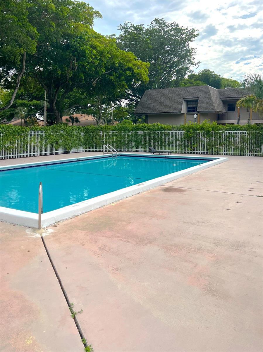 Listing photo 12 for 3692 NW 95TH Terrace Unit#7M, Sunrise, FL, 33351