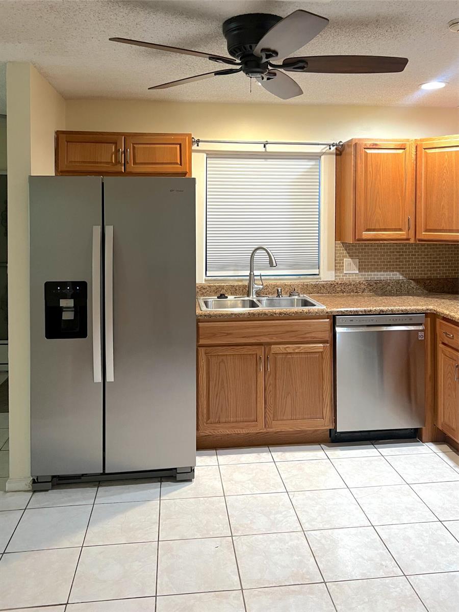 Listing photo 4 for 3692 NW 95TH Terrace Unit#7M, Sunrise, FL, 33351