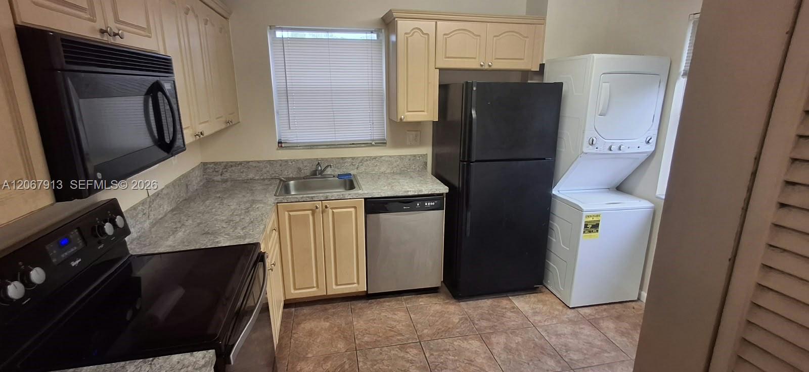 Listing photo 12 for 1276 SW 113th Ter Unit#104, Pembroke Pines, FL, 33025