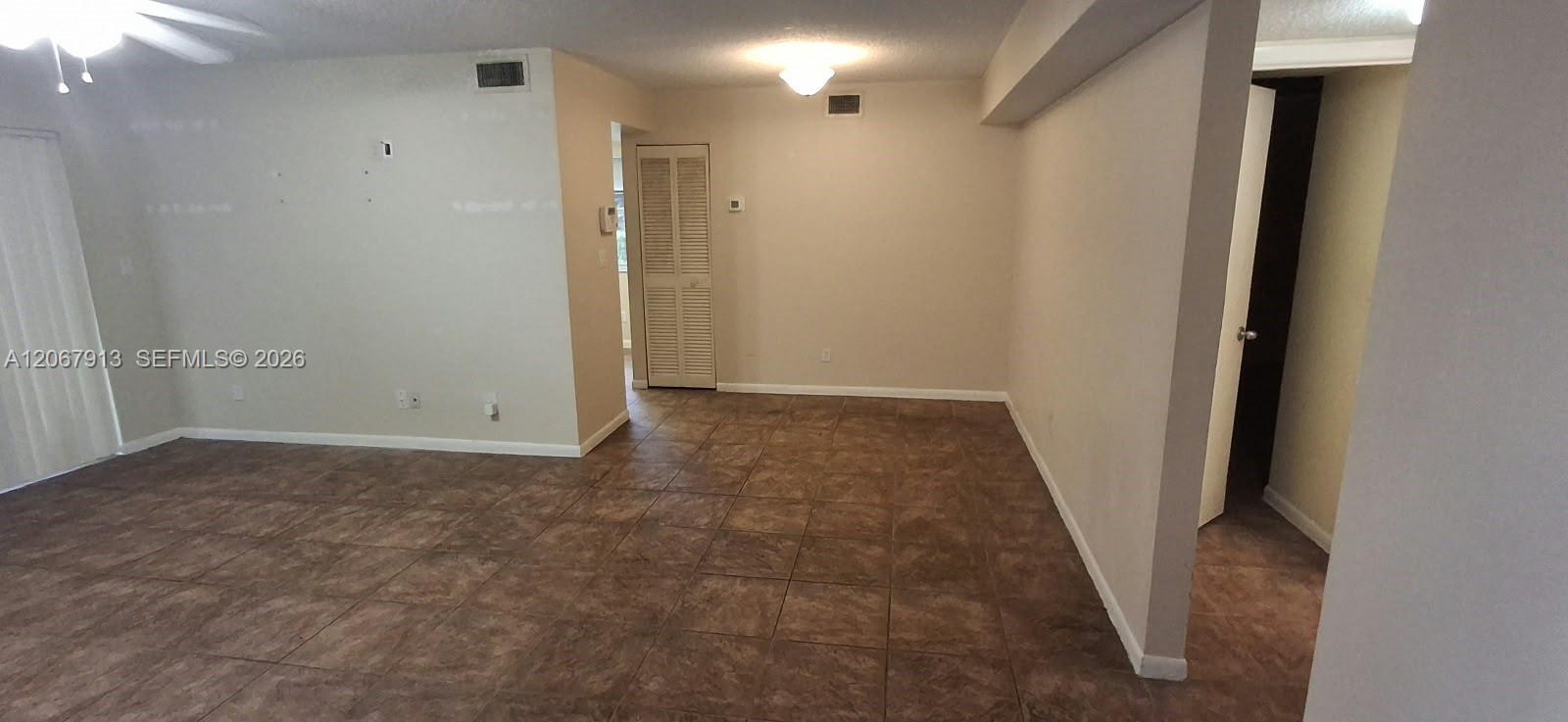 Listing photo 13 for 1276 SW 113th Ter Unit#104, Pembroke Pines, FL, 33025