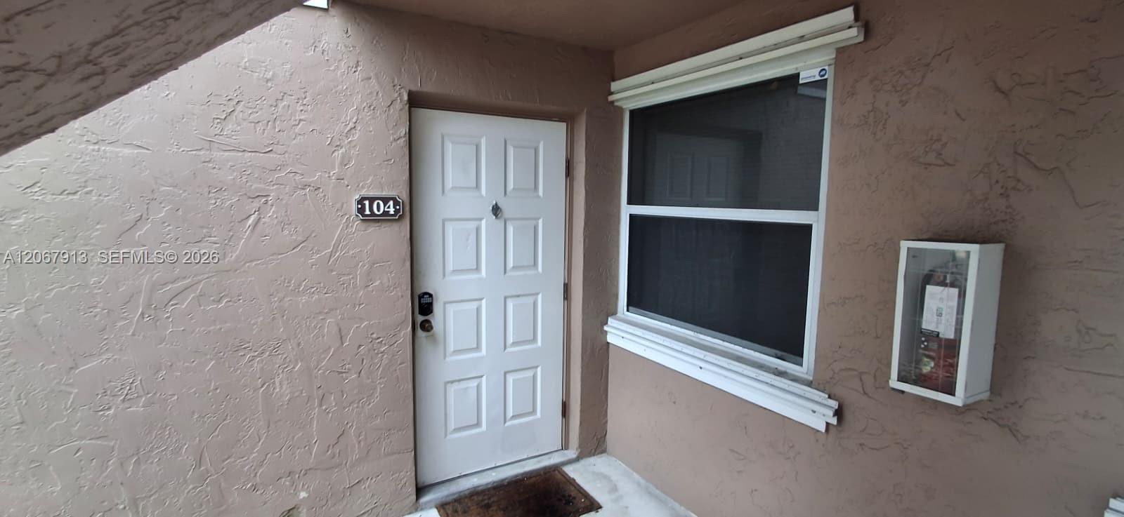Listing photo 8 for 1276 SW 113th Ter Unit#104, Pembroke Pines, FL, 33025