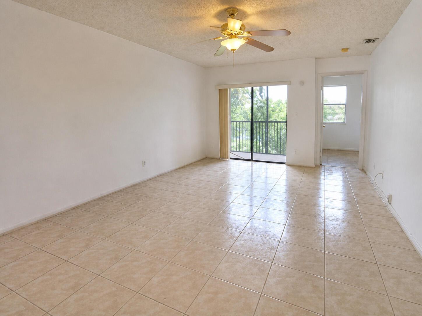 Listing photo 11 for 7260 Woodmont Terrace Unit#203, Tamarac, FL, 33321