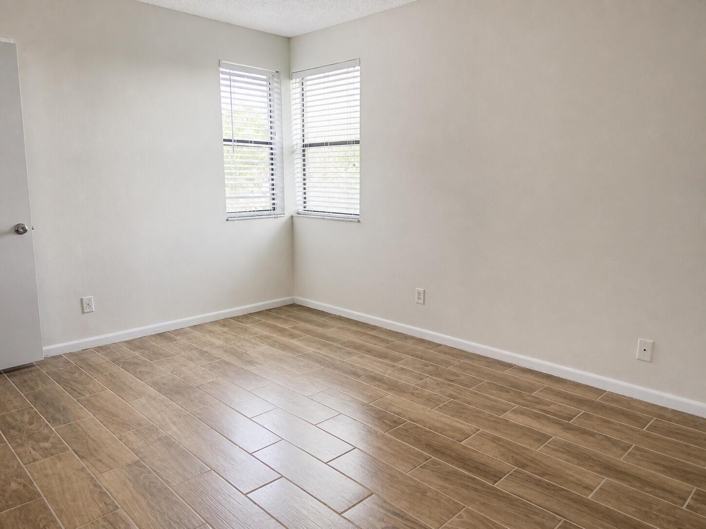 Listing photo 15 for 7260 Woodmont Terrace Unit#203, Tamarac, FL, 33321