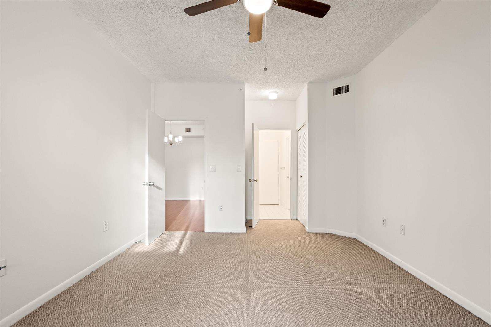 Listing photo 11 for 6960 SW 39TH Street Unit#E205, Davie, FL, 33314
