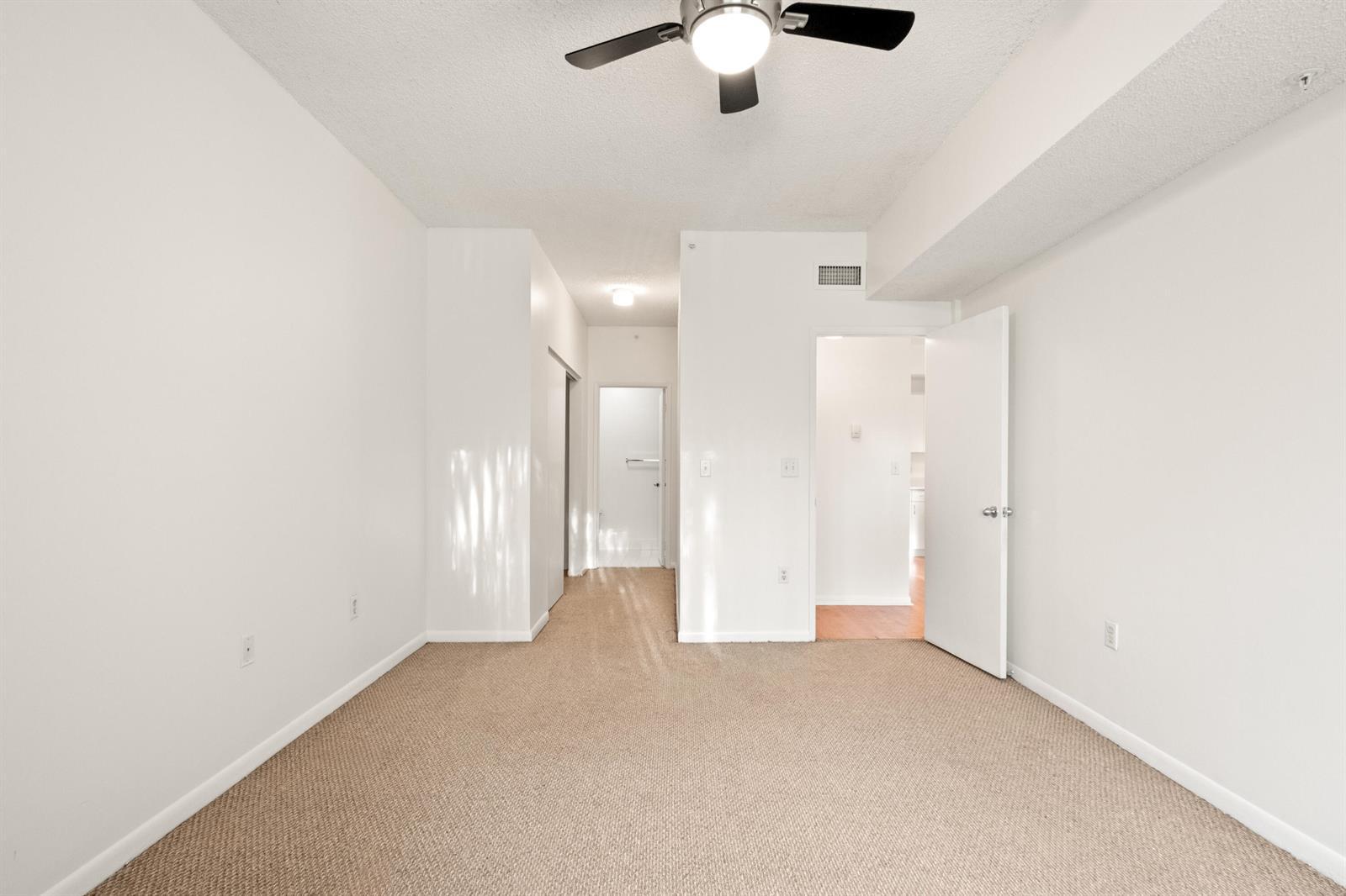 Listing photo 14 for 6960 SW 39TH Street Unit#E205, Davie, FL, 33314