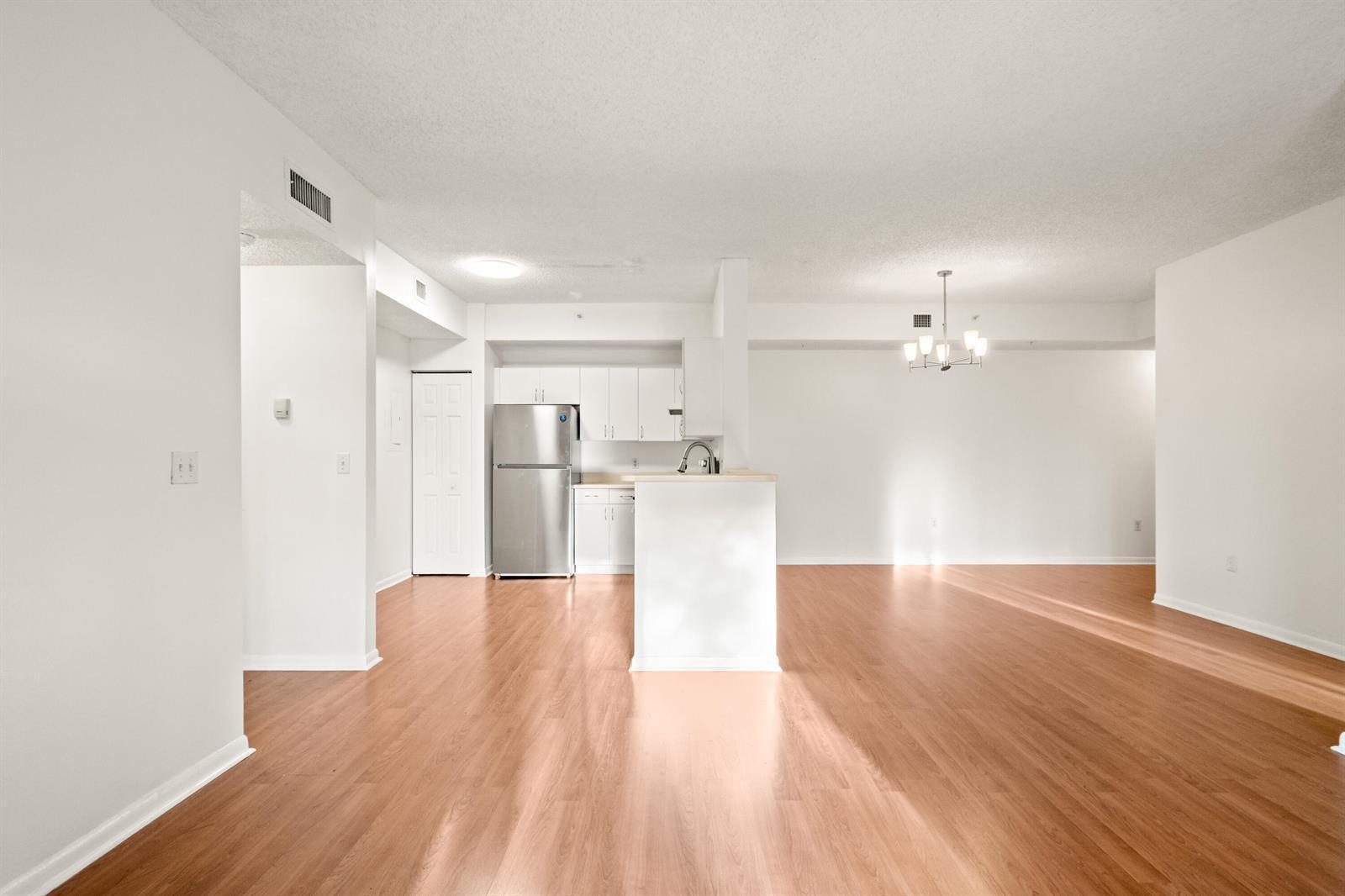 Listing photo 3 for 6960 SW 39TH Street Unit#E205, Davie, FL, 33314