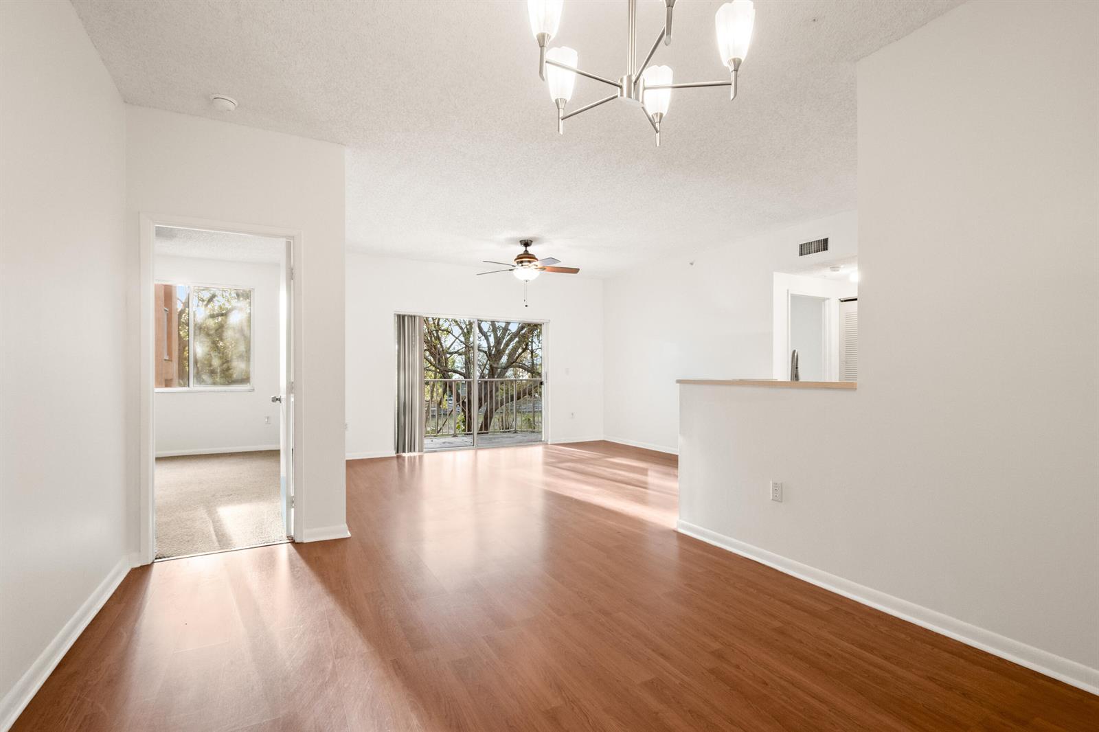 Listing photo 7 for 6960 SW 39TH Street Unit#E205, Davie, FL, 33314