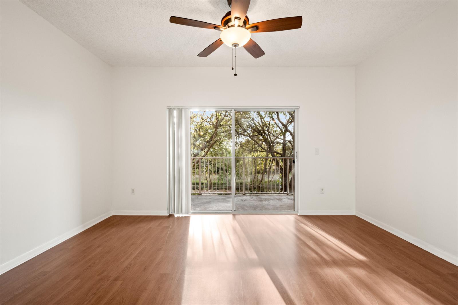 Listing photo 9 for 6960 SW 39TH Street Unit#E205, Davie, FL, 33314