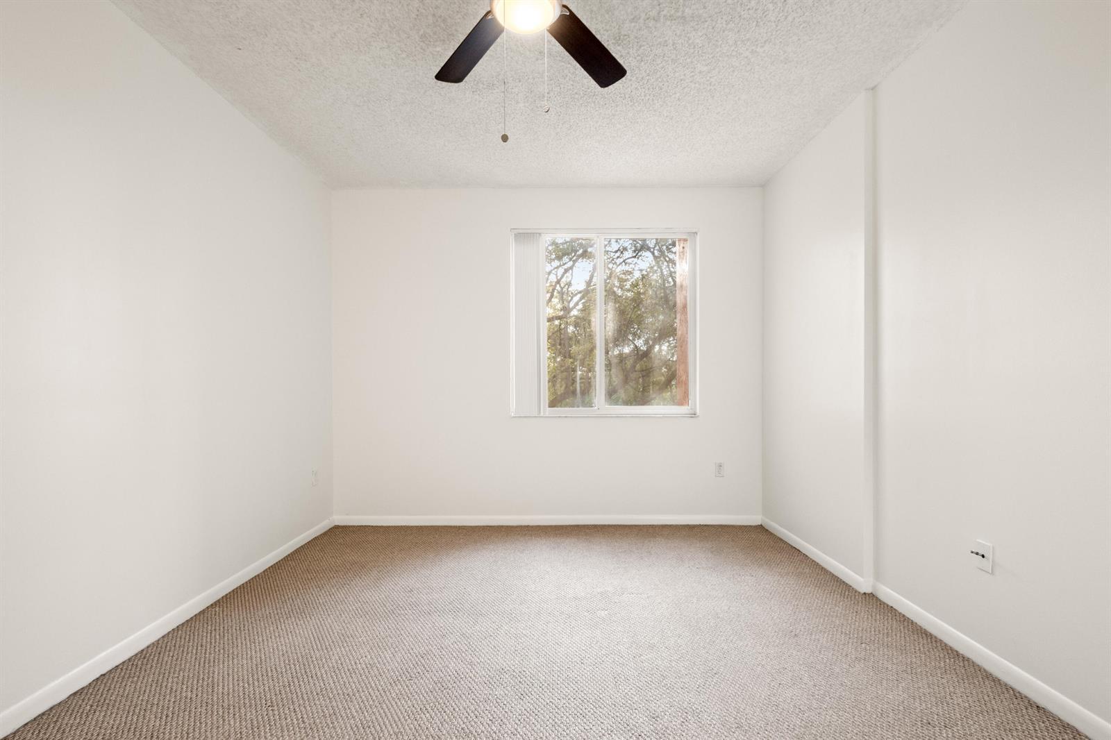 Listing photo 10 for 6960 SW 39TH Street Unit#E205, Davie, FL, 33314