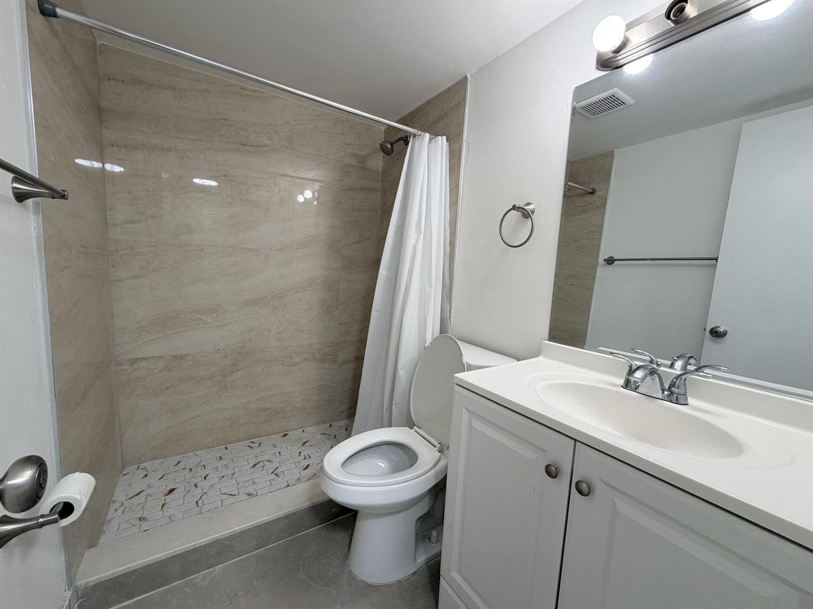 Listing photo 11 for 6191 SW 37th Street Unit#Apt 114, Davie, FL, 33314