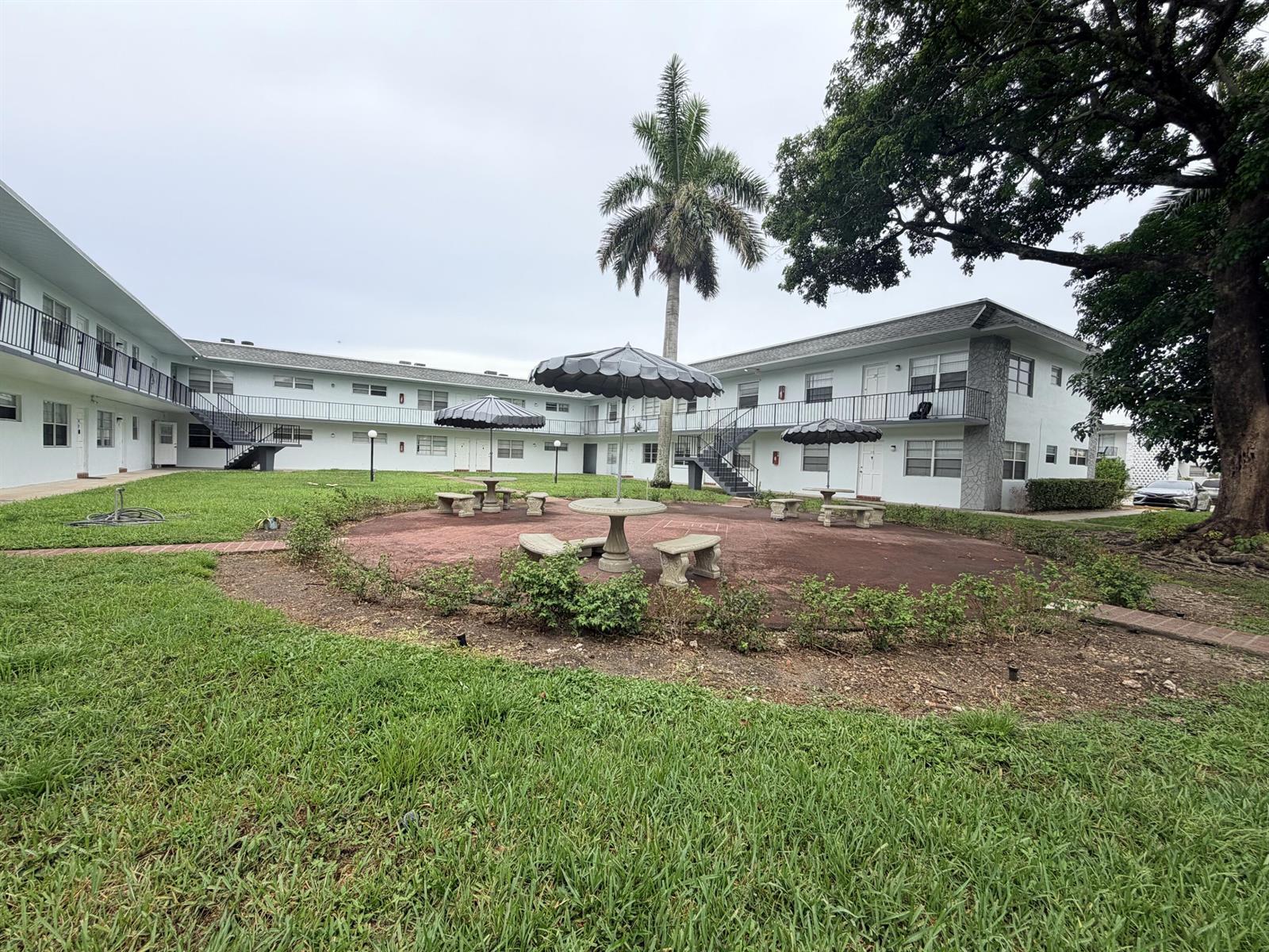 Listing photo 4 for 6191 SW 37th Street Unit#Apt 114, Davie, FL, 33314
