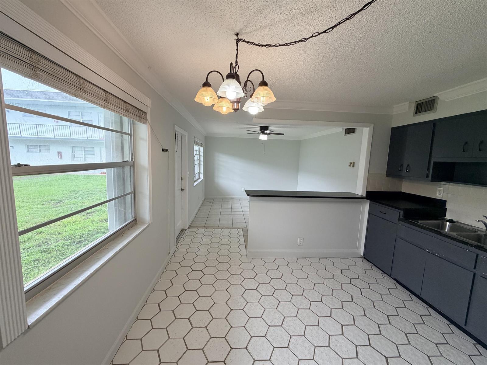 Listing photo 6 for 6191 SW 37th Street Unit#Apt 114, Davie, FL, 33314