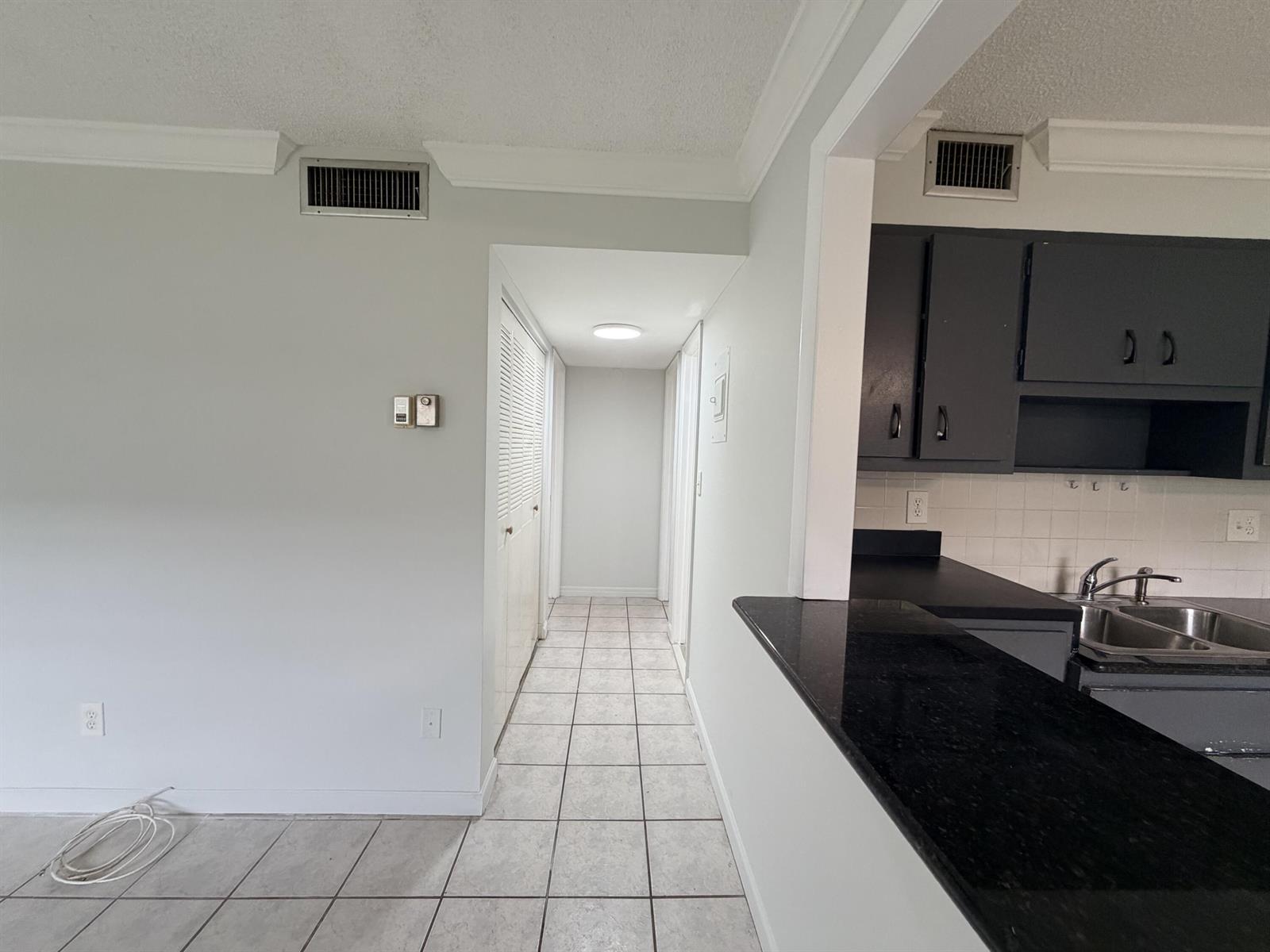 Listing photo 9 for 6191 SW 37th Street Unit#Apt 114, Davie, FL, 33314