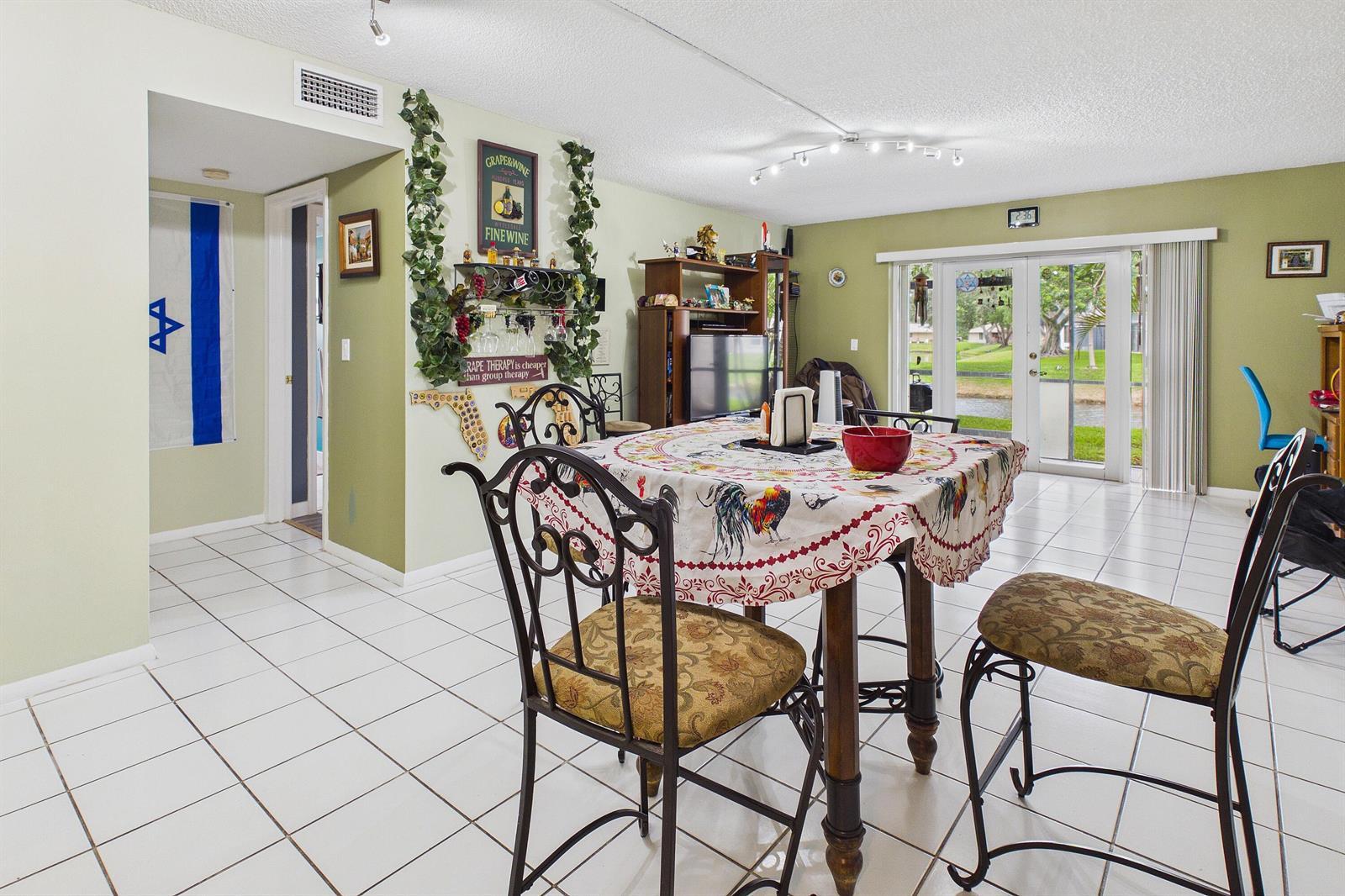 Listing photo 13 for 8511 OLD COUNTRY Manor Unit#401, Davie, FL, 33328