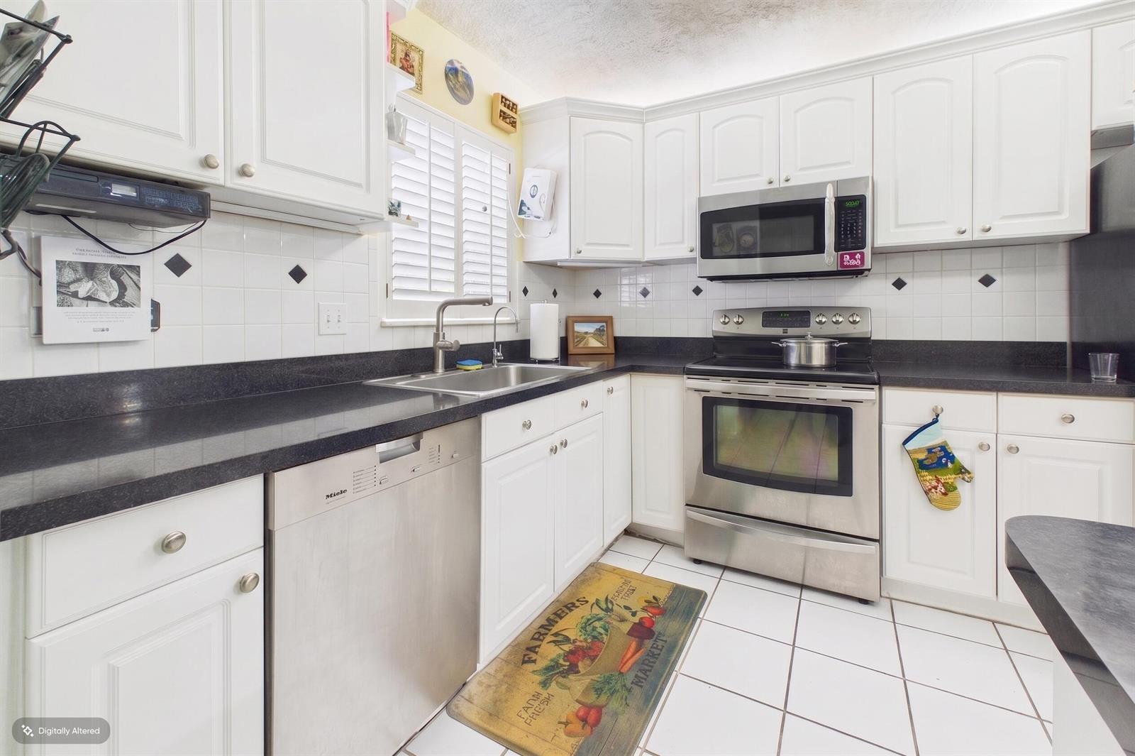 Listing photo 3 for 8511 OLD COUNTRY Manor Unit#401, Davie, FL, 33328