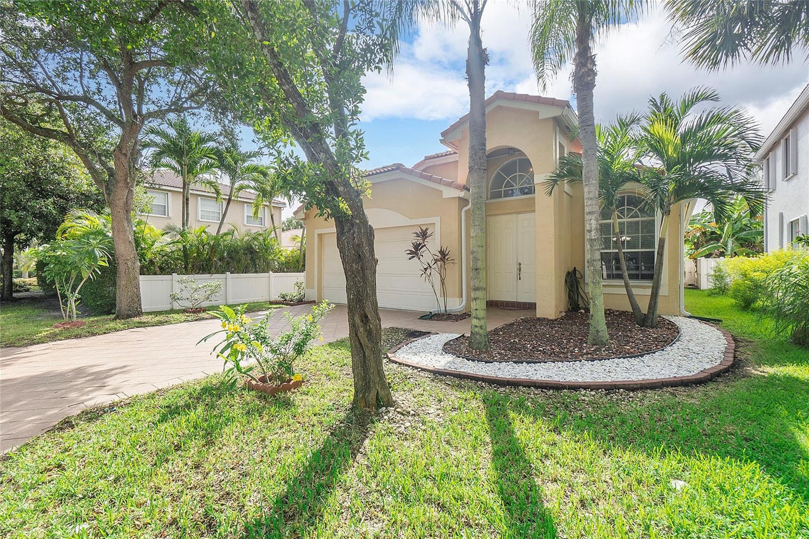 Listing photo 1 for 5385 NW 124th Way, Coral Springs, FL, 33076