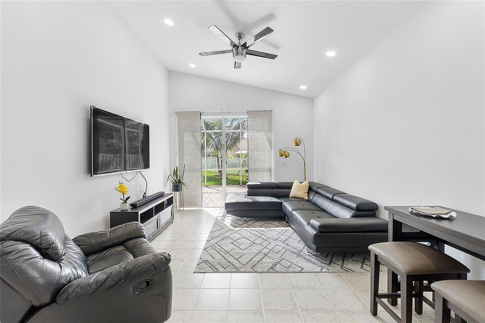 Listing photo 6 for 5385 NW 124th Way, Coral Springs, FL, 33076
