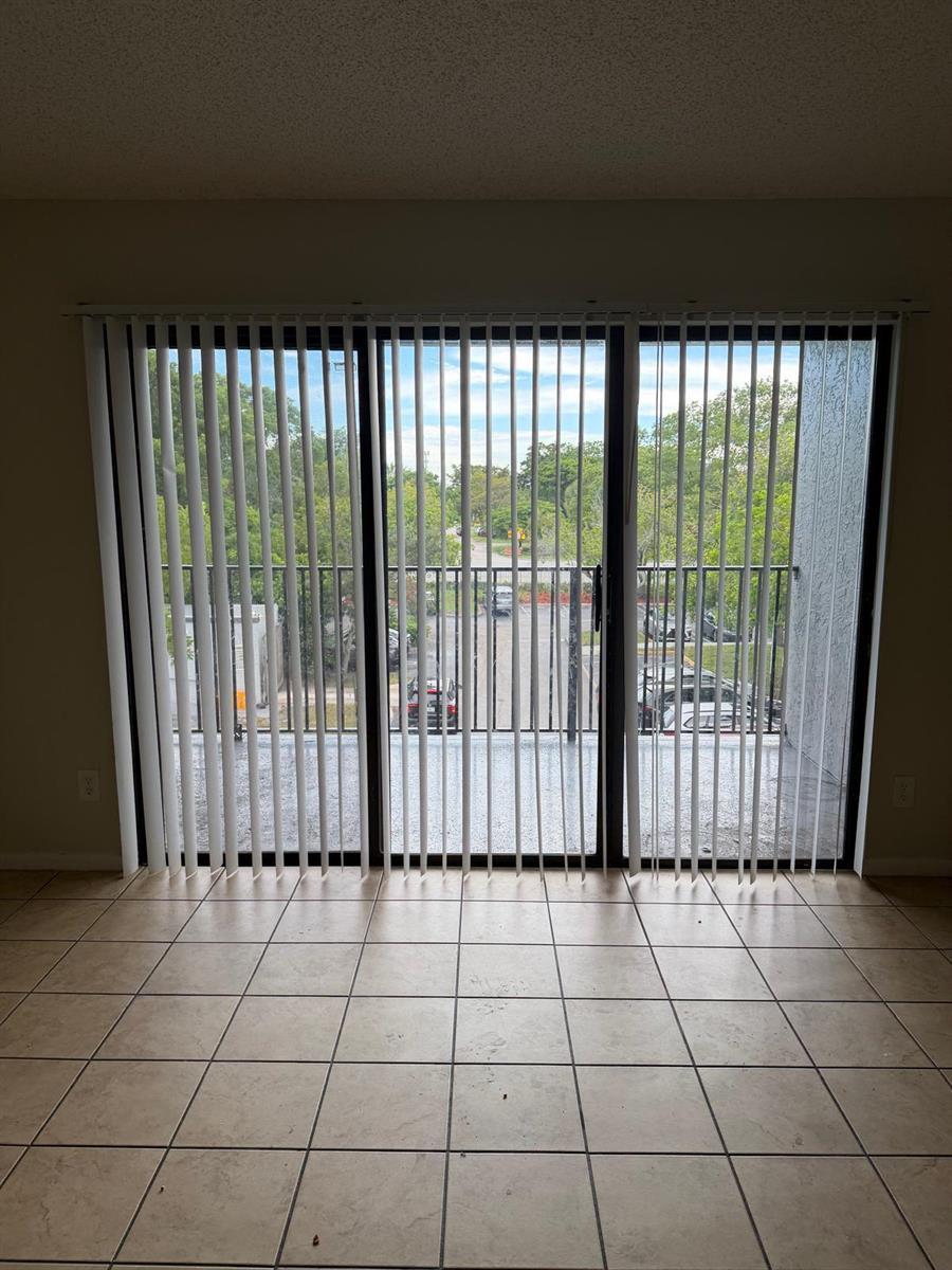 Listing photo 9 for 9144 W ATLANTIC Boulevard Unit#836, Coral Springs, FL, 33071
