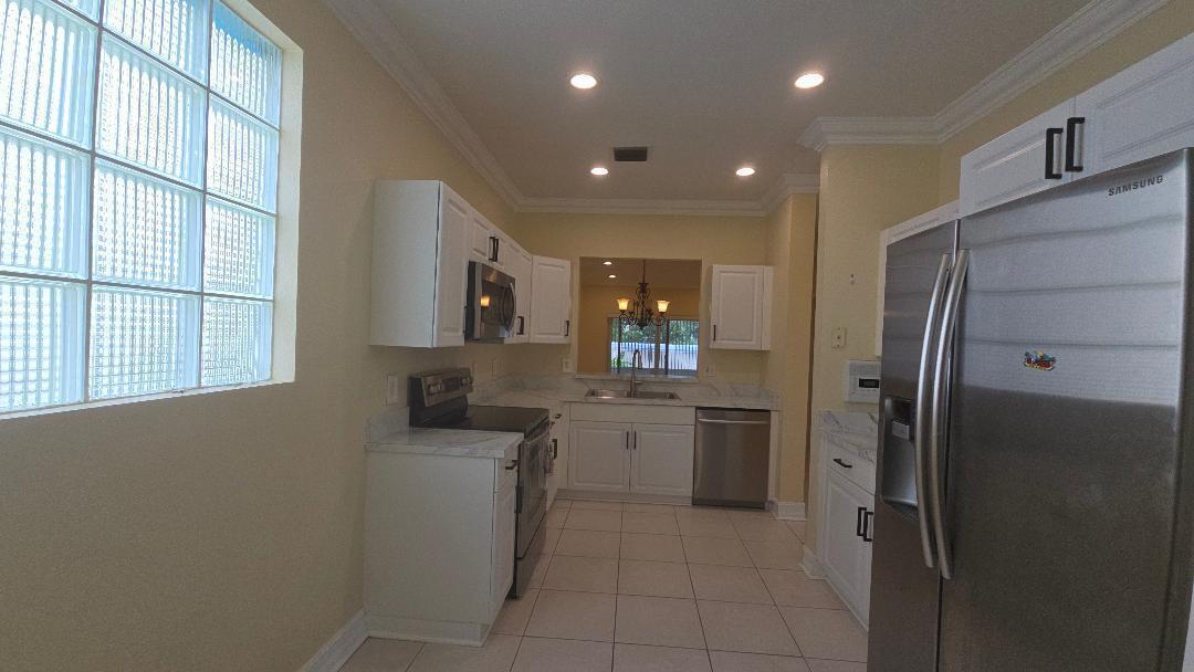 Listing photo 12 for 10351 NW 7TH Street, Coral Springs, FL, 33071