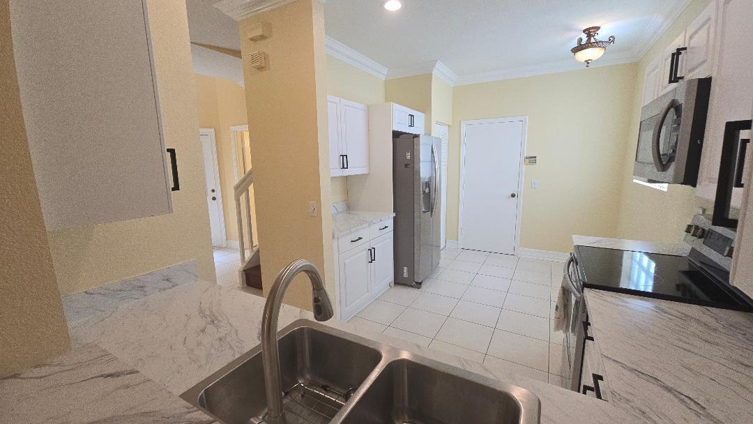 Listing photo 10 for 10351 NW 7TH Street, Coral Springs, FL, 33071