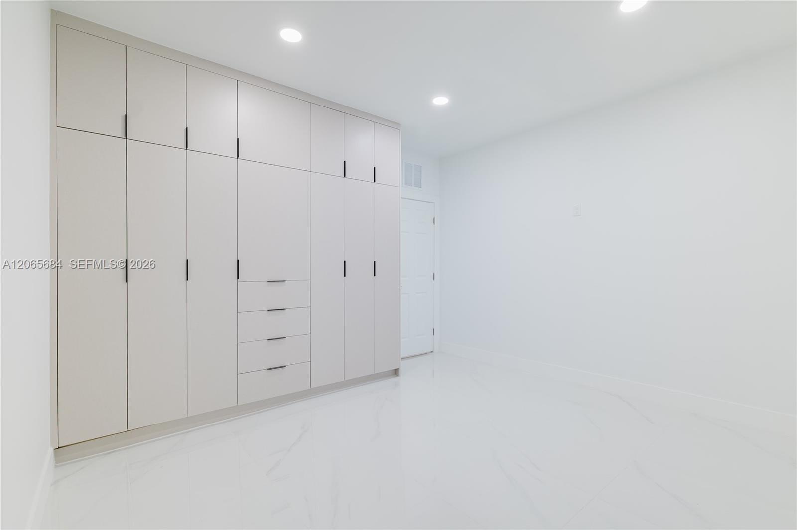 Listing photo 12 for 5261 SW 89th Ave Unit#1, Cooper City, FL, 33328